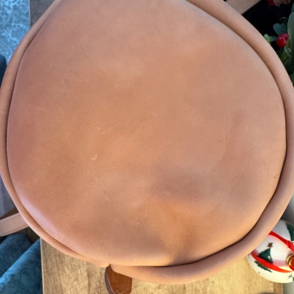 KMM Natural Essex Bucket Bag, Full Size, Pristine! - Picture 4 of 5